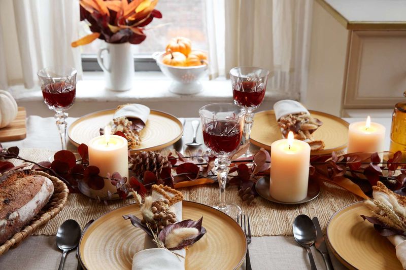 Chic Thanksgiving Decor Trends New Yorkers Are Loving This Year - Decor Hint Deep Fall Hues Get Modern Makeovers