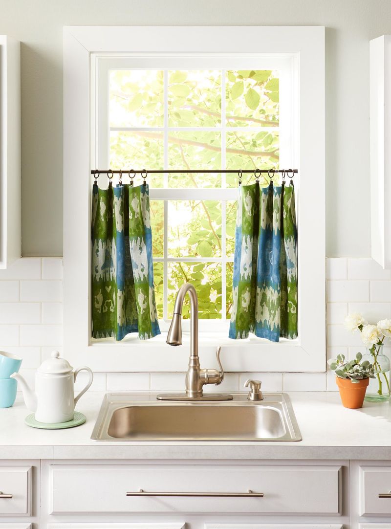 Dated Window Styles That Could Be Hurting Your Home's Aesthetic - Decor Hint Café Curtains