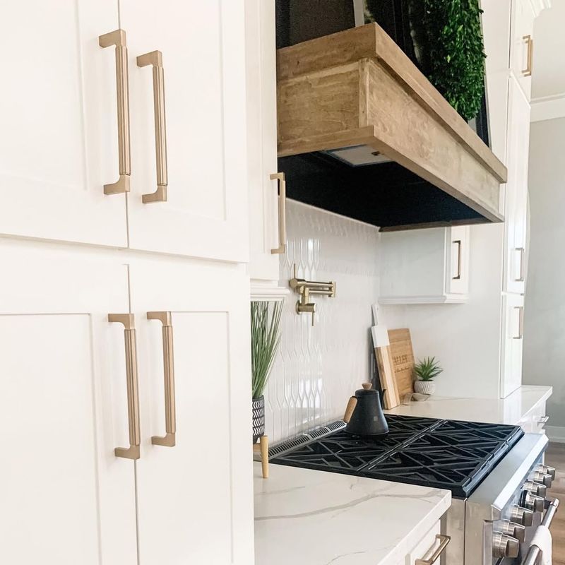 14 Kitchen Design Flaws Ohio Homebuyers Try To Avoid - Decor Hint Cheap Cabinet Hardware