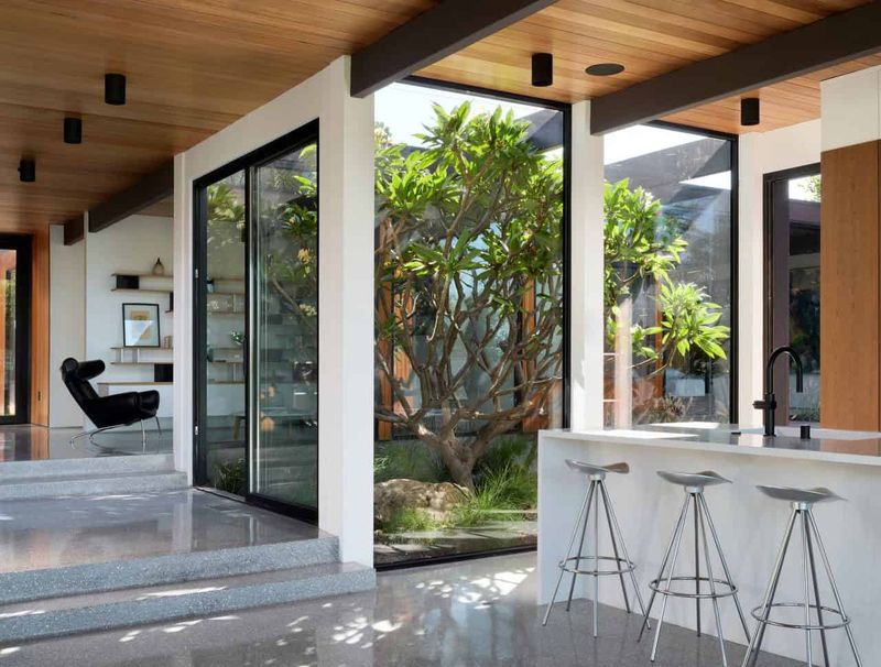 12 California Home Styles Likely To Drop In Price - Decor Hint Dated Contemporary with Lots of Glass