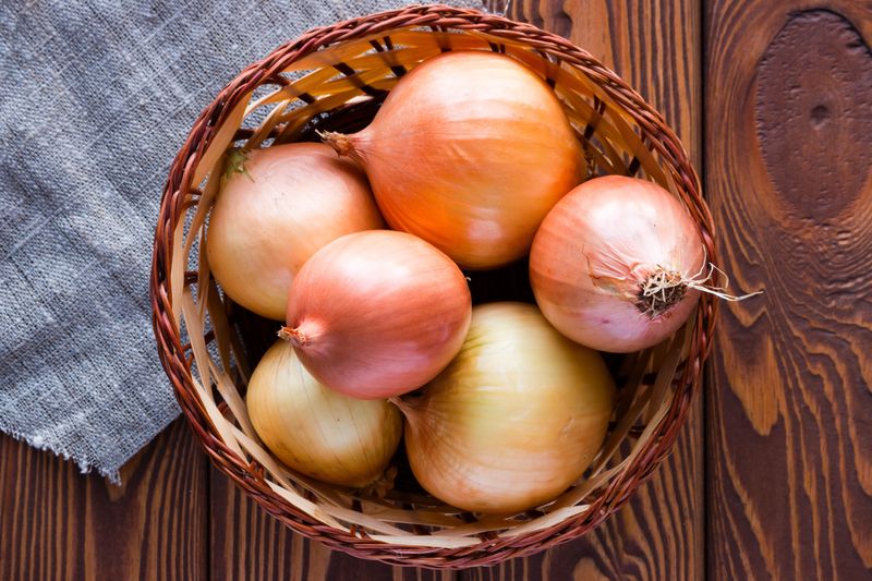 10 Favorite Foods You're Ruining By Keeping In The Fridge, Michigan-Style - Decor Hint Onions