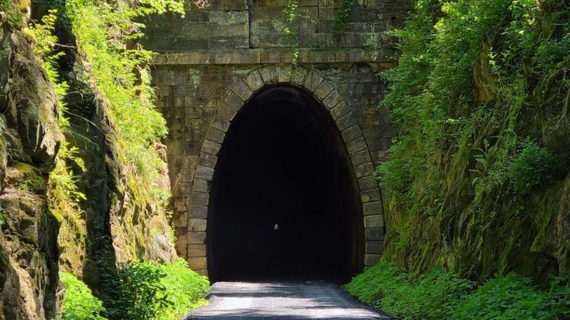 Virginia's Most Unique Tunnel Comes With A Fascinating History - Decor Hint Stonewall Jackson's Strategic Route