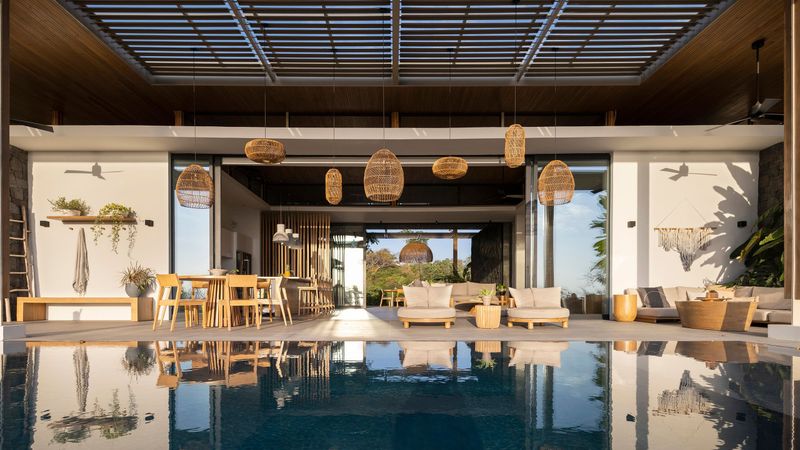 What The Most Expensive Mansions On America's Coasts Have In Common - Decor Hint Expansive Outdoor Living Spaces