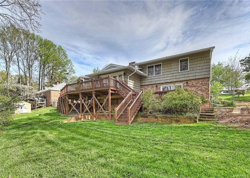 North Carolina's 25 Most Expensive Neighborhoods To Buy A Home In 2025 - Decor Hint Mountainbrook (Charlotte)