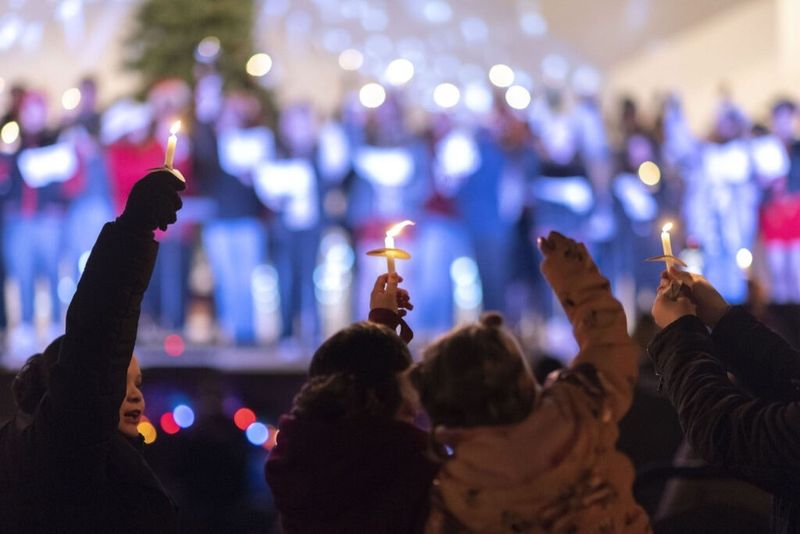 20 Pennsylvania Fall Festivals You'll Want To Experience At Least Once In 2025 - Decor Hint Lititz Springs Park Candlelight Tour