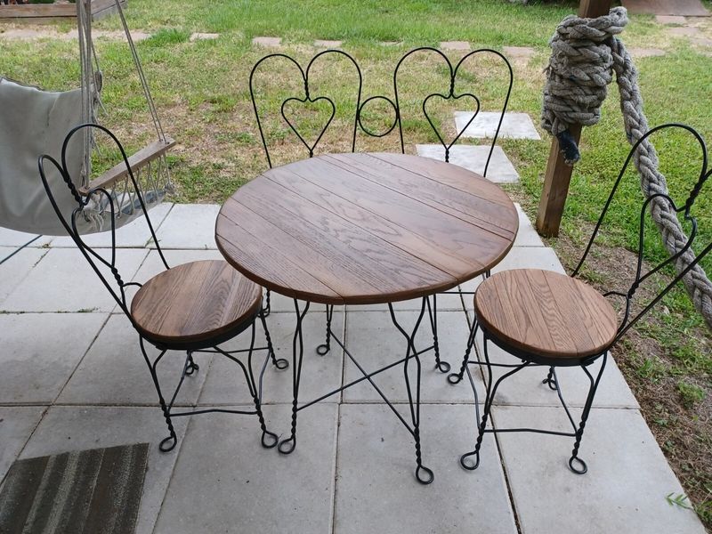 Vintage Inspired Florida Home Trends Millennials Are Loving Again - Decor Hint Wrought Iron Patio Sets