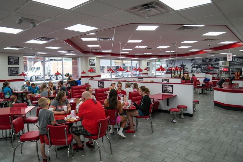 Newnan's Steak 'n Shake Gets A Facelift, But Its Classic Menu Still Shines - Decor Hint Classic American Diner Vibes That Never Get Old