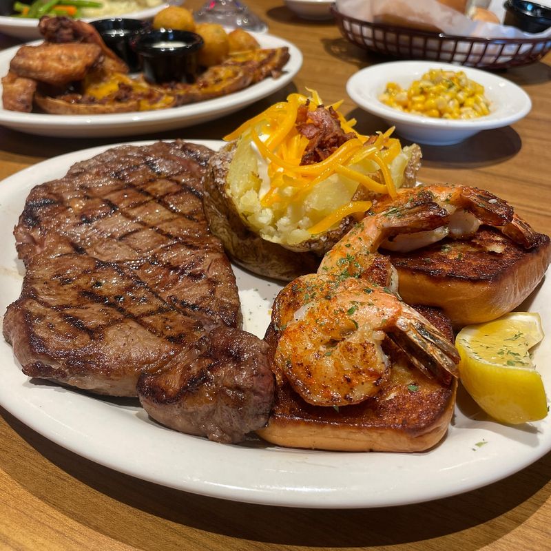 Smart Reasons This Is The Ultimate Time To Enjoy Texas Roadhouse Without The Chaos - Decor Hint Better Booth and Table Selection Available