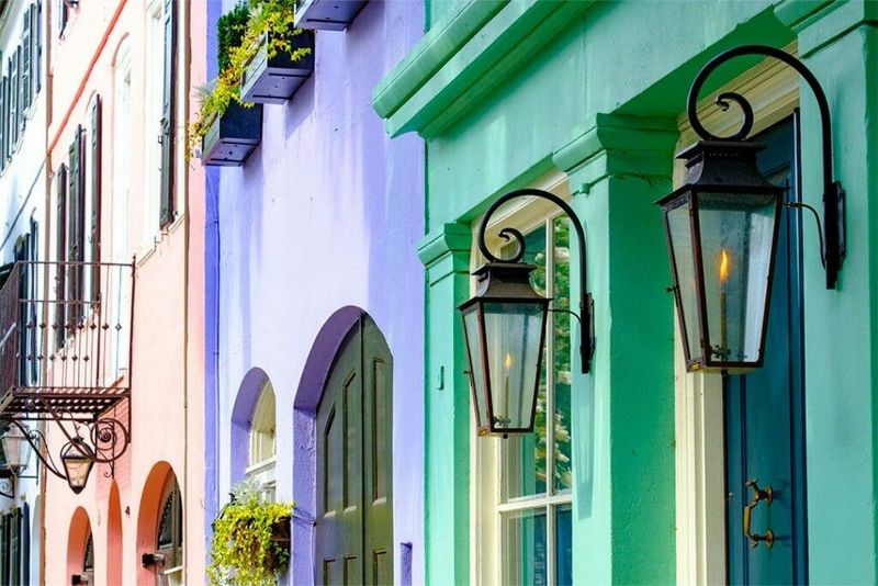 26 Reasons Charleston Might Be The South's Most Captivating City - Decor Hint Rainbow Row's Colorful Charm