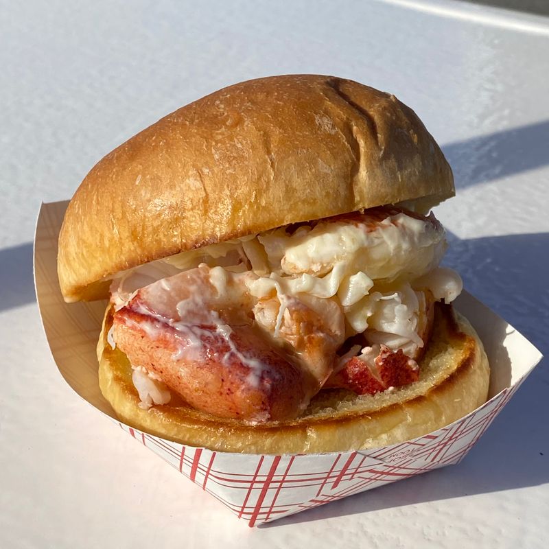 20 Hidden Gem Maine Lobster Shacks That Prove The Best Seafood Isn't Always On The Map - Decor Hint The Clam Shack at Kennebunk