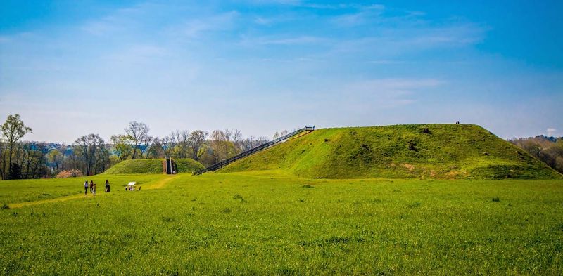Hidden Gems In Georgia You Didn't Know About - Decor Hint Etowah Indian Mounds
