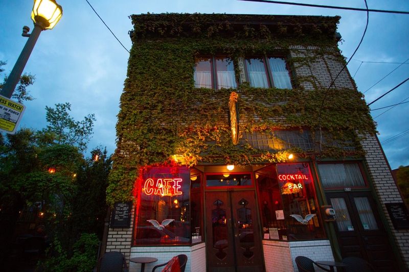 Oregon's Coziest Tavern Fish Fries You'll Want to Try This Season - Decor Hint McMenamins Tavern & Pool's Portland Classic