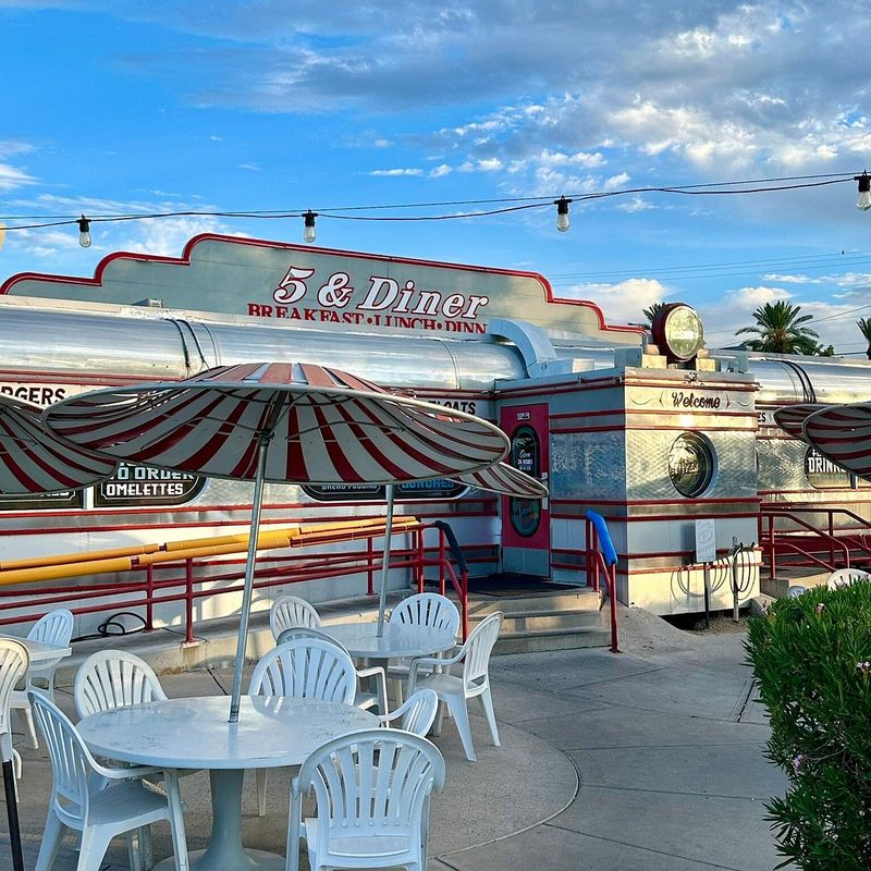 Arizona's Diners Where Hearty Classics Are Always On The Menu - Decor Hint 5 & Diner