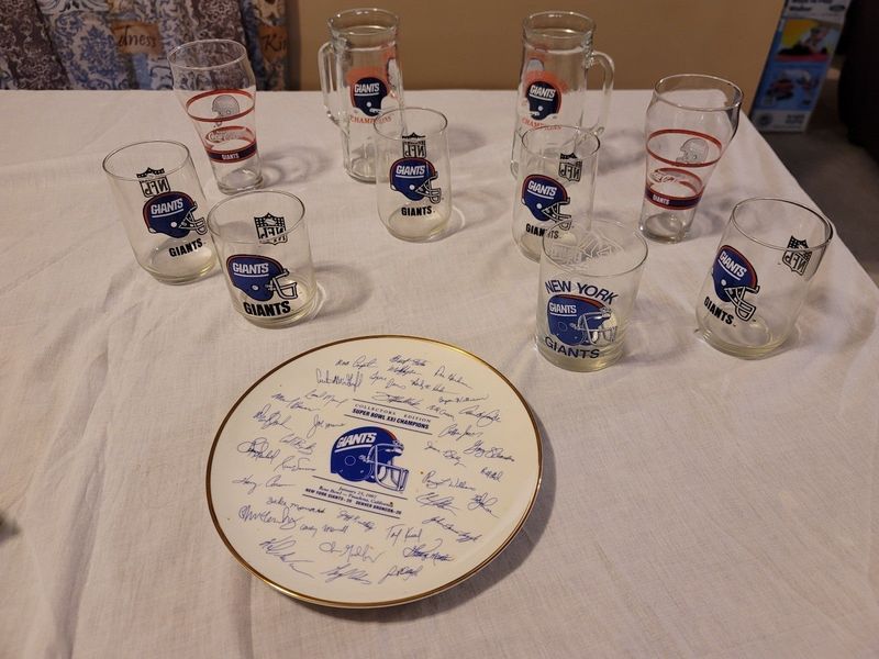 17 New York Collectibles Market Shifting – 7 Items Already Losing Serious Value - Decor Hint New York Giants Commemorative Plates