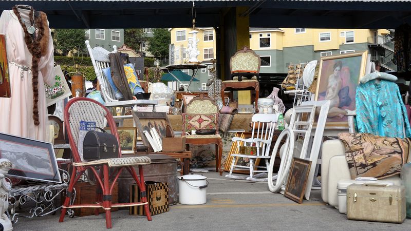 18 Must Visit California Markets For Furniture Collectors And Mid Century Enthusiasts - Decor Hint Treasure Island Flea Market