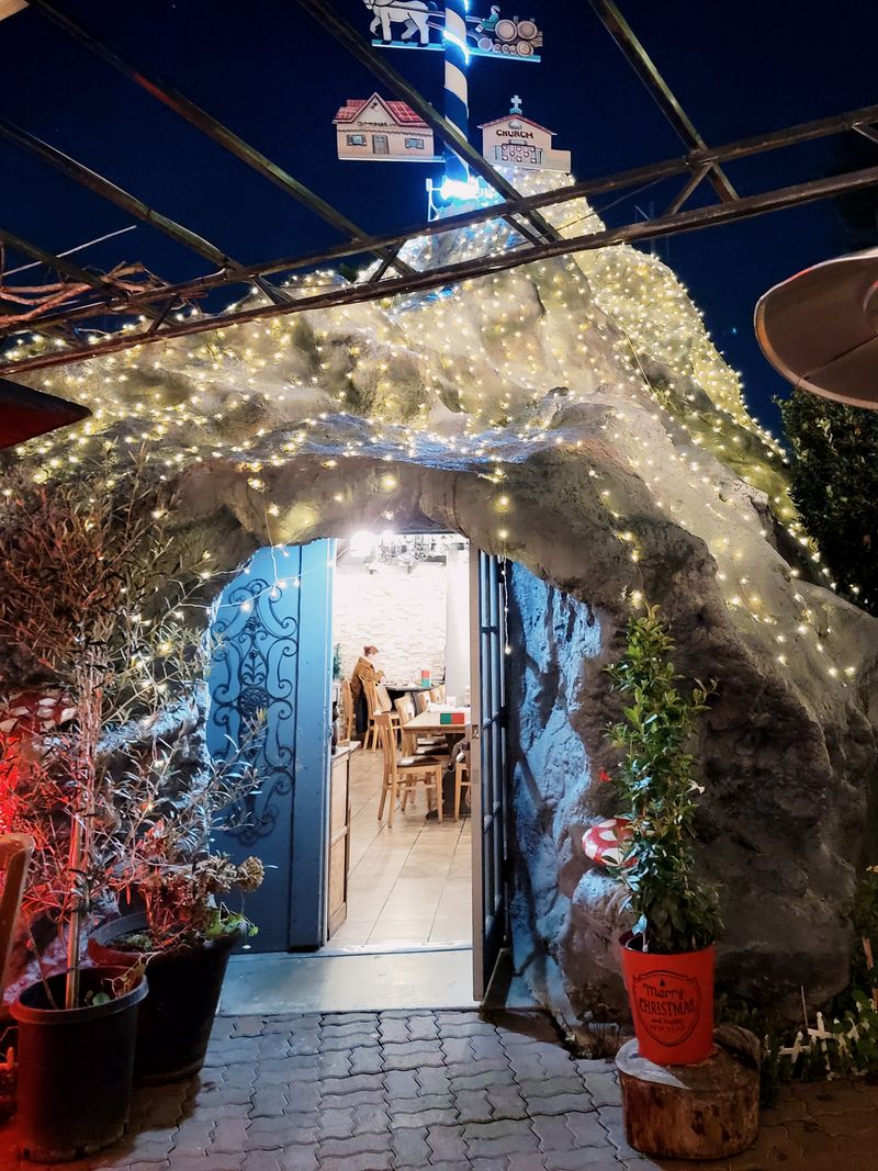 7 California Christmas Markets That Draw Huge Crowds Every Year - Decor Hint German American Holiday Market