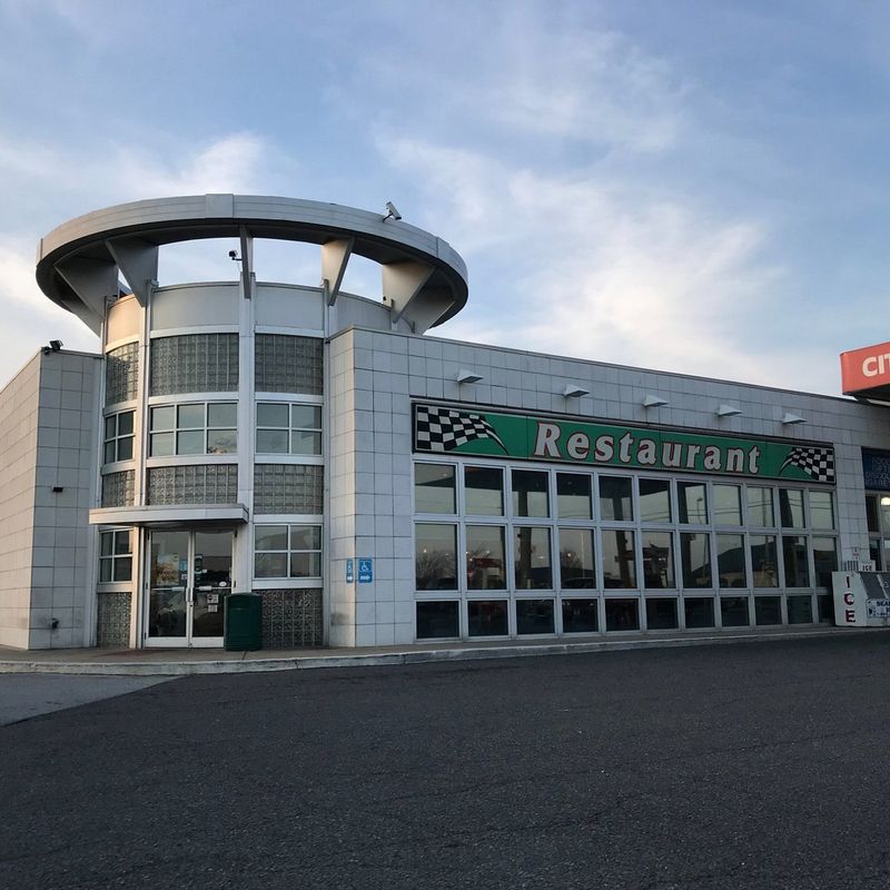 301 Plaza Family Restaurant