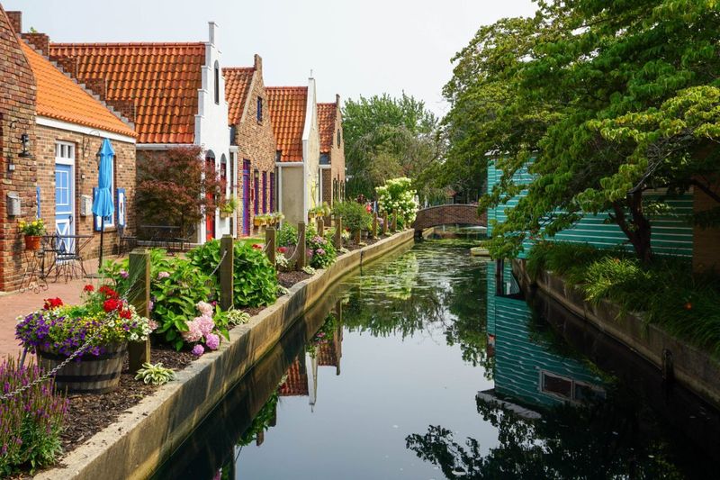 15 Michigan Lake Towns Overrun By Visitors, Locals Say - Decor Hint Holland