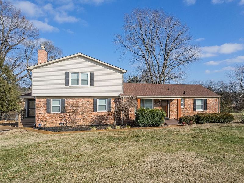 Say Farewell To 12 Classic Tennessee Homes, They're Falling Out Of Favor - Decor Hint Split-Level Ranches