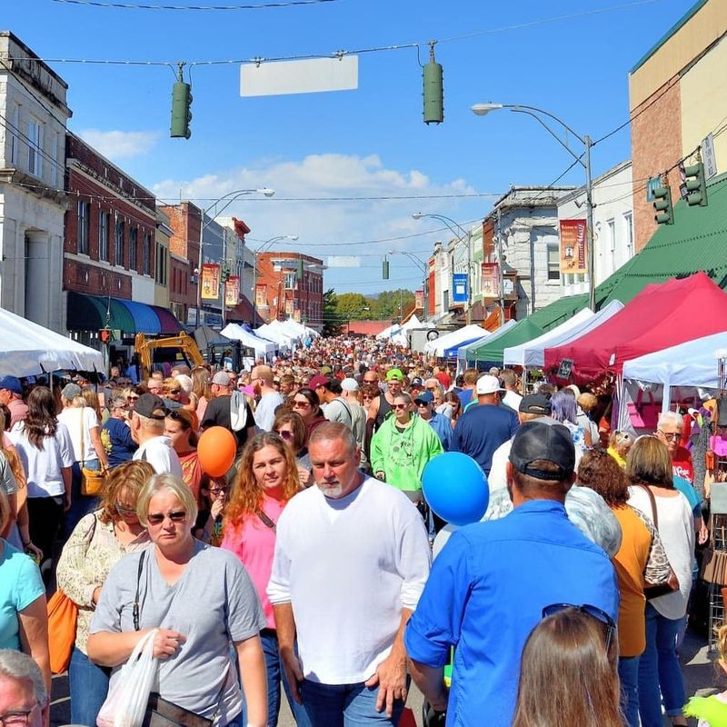 North Carolina Autumn Festivals Where The Food Steals The Spotlight - Decor Hint Mount Airy Autumn Leaves Festival