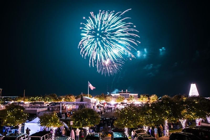 Seaside, Florida's Beaches Sparkle With Holiday Magic This Winter - Decor Hint New Year's Eve Celebration