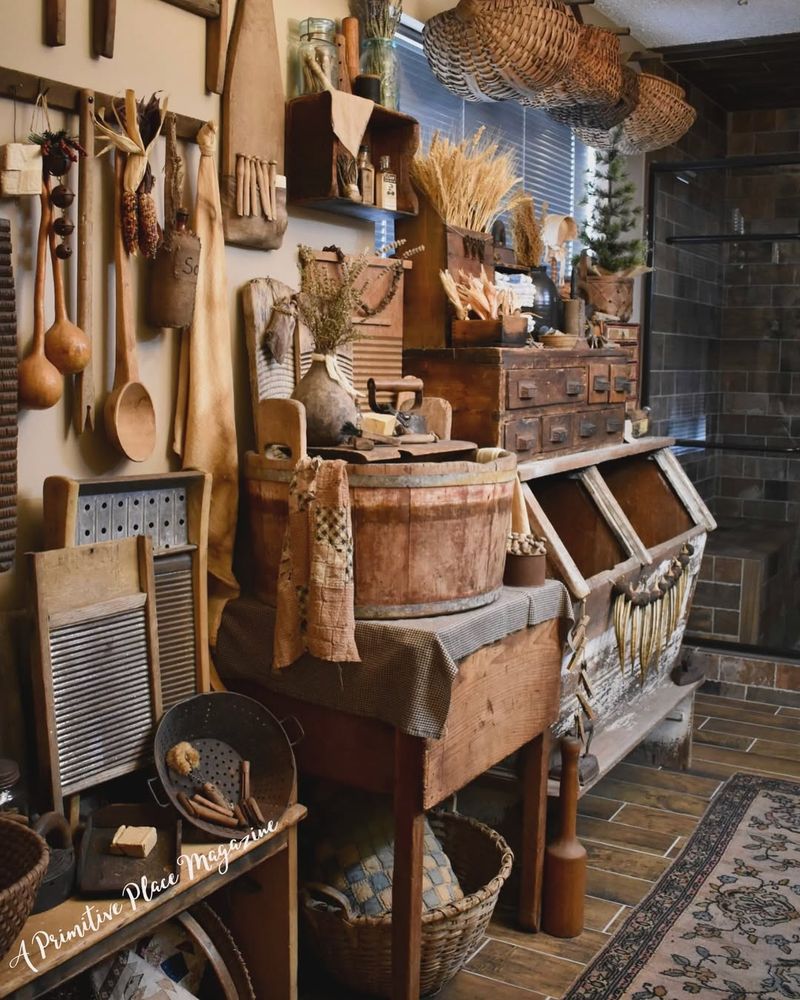 Primitive-Style Folk Art Décor