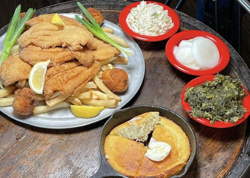 Mississippi Buffets Serving Delicious Catfish You Can't Miss - Decor Hint Cock Of The Walk