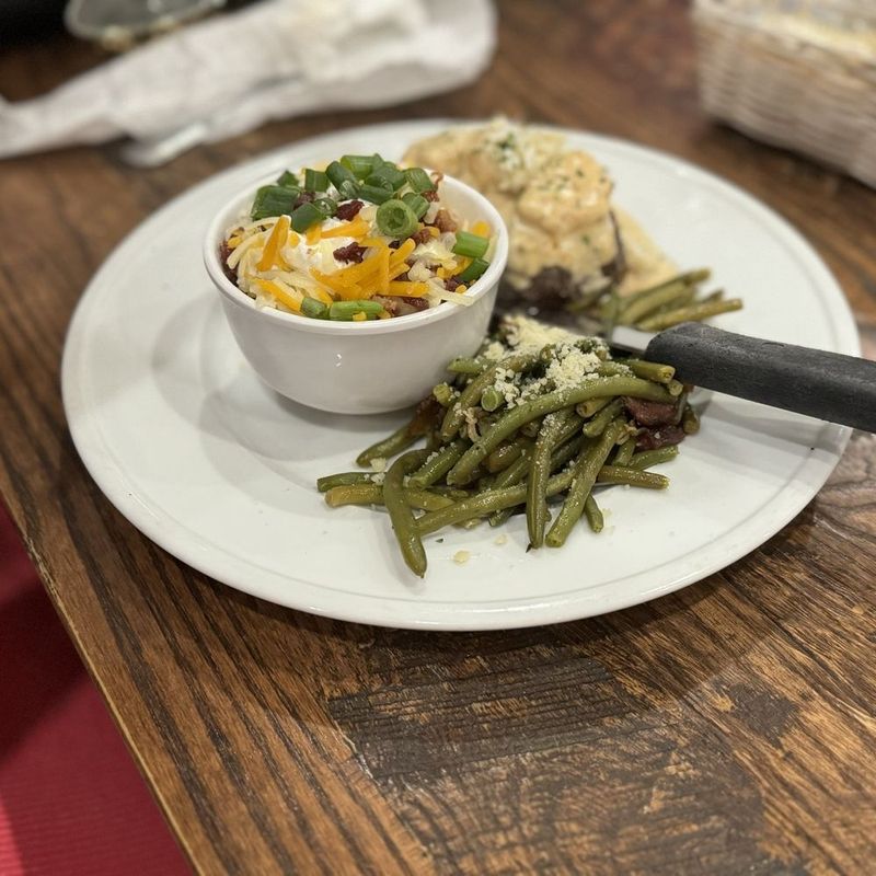 22 Mississippi Spots Serving The Friday Fish Fry Locals Crave Most - Decor Hint Lusco's