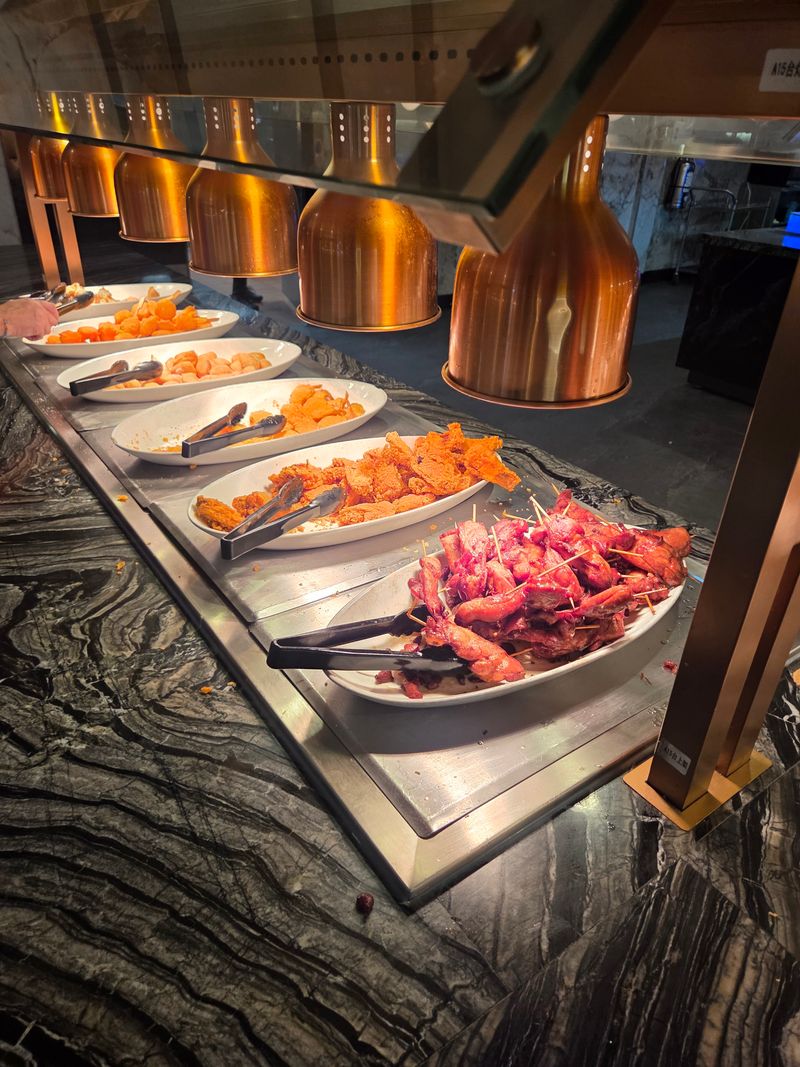 Missouri Buffets Serving Classic '80s-Style Comfort Food - Decor Hint Feng's Asian Buffet