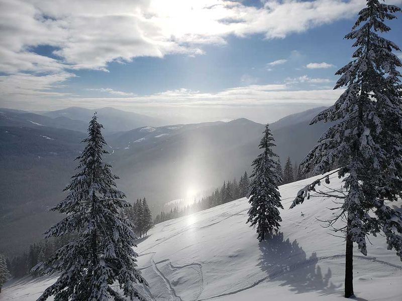 Hidden Gem Montana Ski Towns Perfect For Your Next Winter Getaway - Decor Hint Eureka