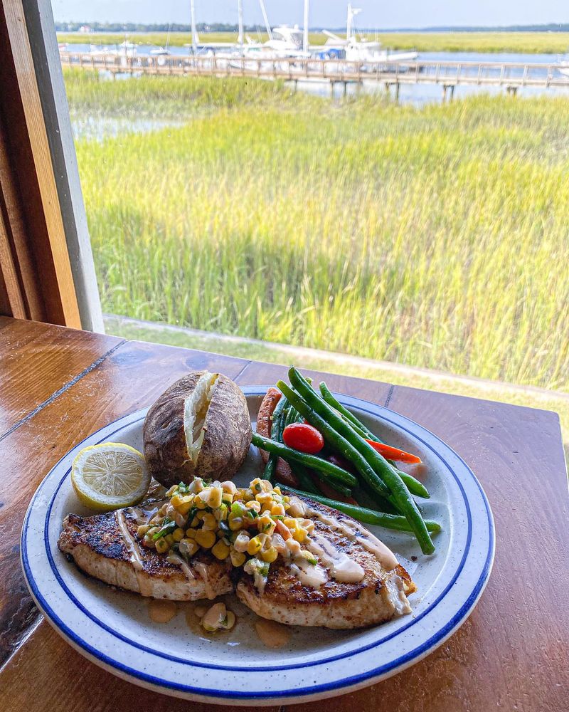18 South Carolina Fried Fish Spots Locals Swear By For True Lowcountry Flavor - Decor Hint Ladys Island Dockside – Beaufort