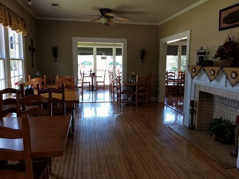 Newark, New Jersey Soul Food Spots Locals Can't Stop Recommending - Decor Hint Nana's Kitchen