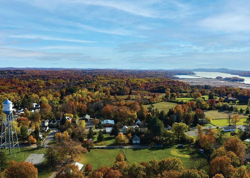 30 Charming Small Towns Across New York You'll Want To Visit - Decor Hint Tivoli