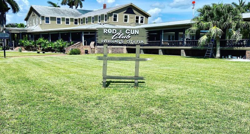 15 Small-Town Florida Restaurants With Timeless Charm - Decor Hint Rod & Gun Club