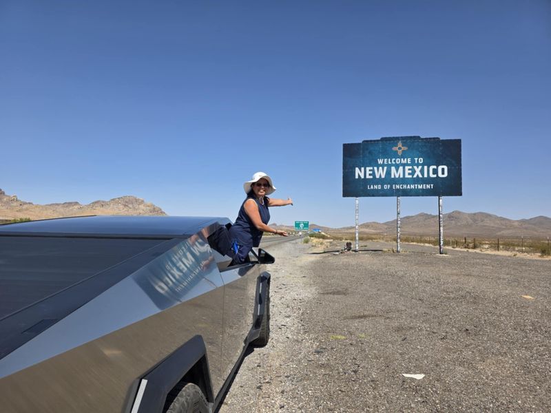Funny Things Travelers Do In New Mexico That Locals Love To Tease - Decor Hint Wearing Shorts At Noon And Shivering By Sunset