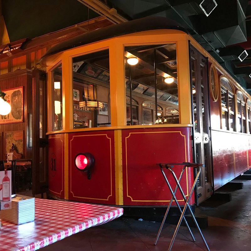 Ohio Restaurants That Stay Busy Without Spending On Ads - Decor Hint The Spaghetti Warehouse