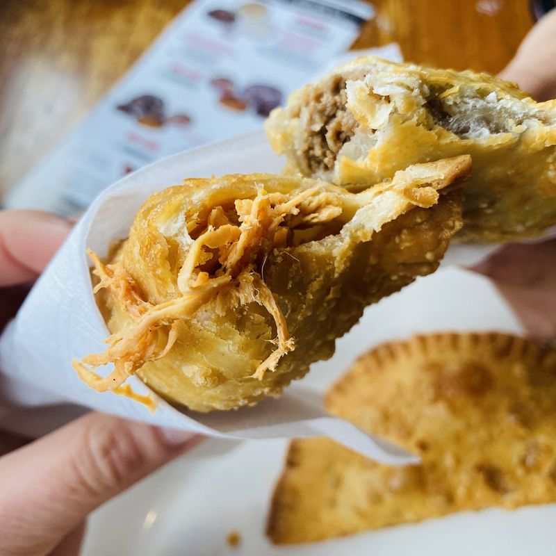 You Haven't Really Eaten In Illinois Until You've Tried These 15 Fish Fries - Decor Hint Phil's Last Stand - Chicago
