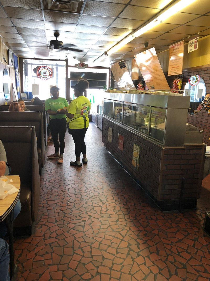 13 South Carolina Hot Dog Joints Bursting With Bold Flavor That'll Blow You Away - Decor Hint Pete's Hot Dogs