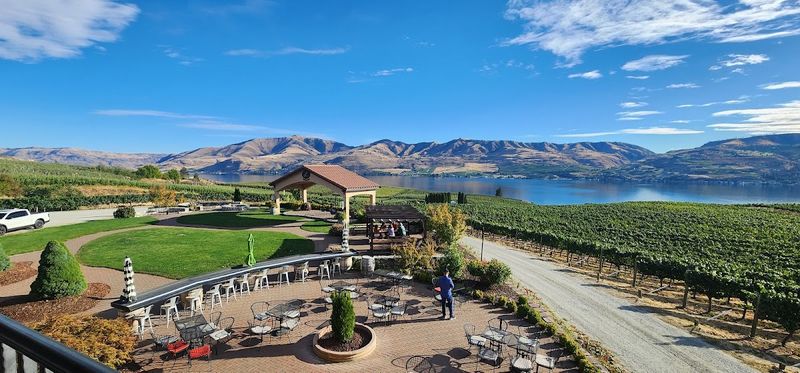 Scenic Washington Lakeside Dining Spots Perfect For Any Food Lover - Decor Hint Cafe Myth At Benson Vineyards