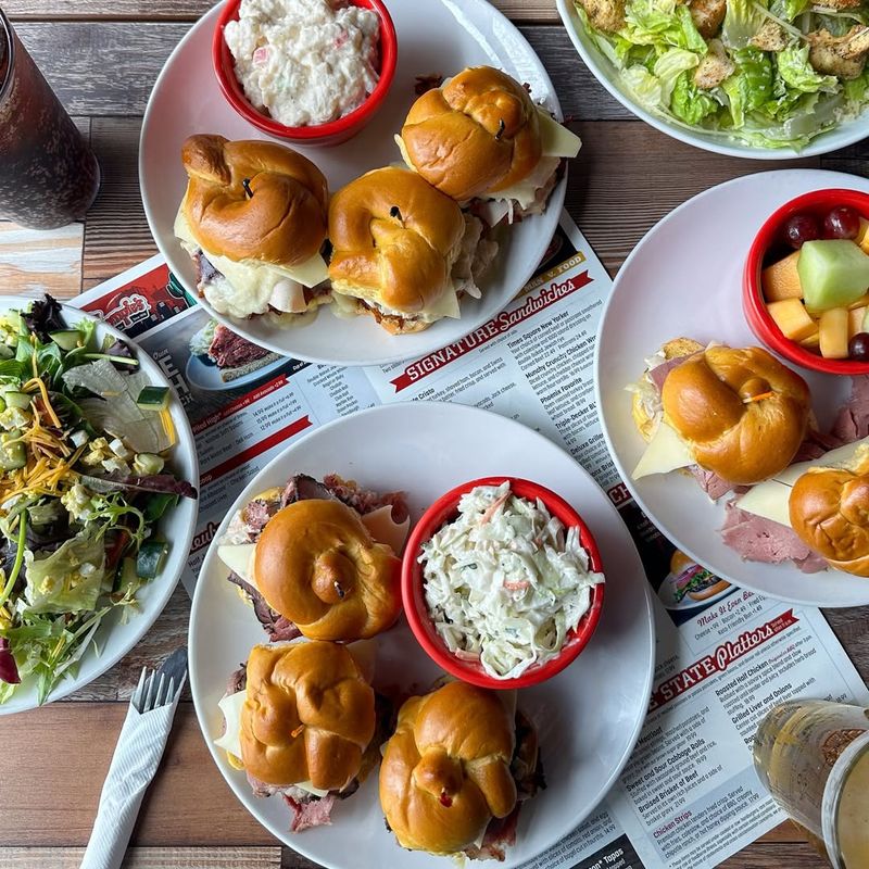 Chompie's Restaurant, Deli, and Bakery