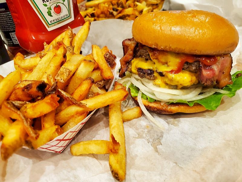 15 Virginia Burger Stops Where The Double Cheeseburger Is The Star Of The Show - Decor Hint Spelunker's Frozen Custard & Cavern Burgers - Front Royal