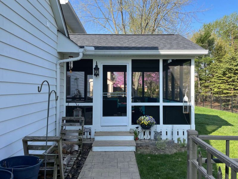 Attached Enclosed Front Porches