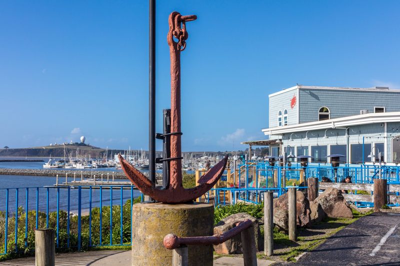 16 California Seafood Shacks Right On The Coast With Views Worth The Drive - Decor Hint Sam's Chowder House