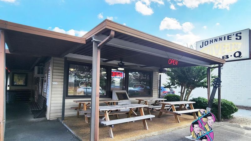 Mississippi Restaurants That Serve Big Flavor On A Small Budget - Decor Hint Johnnie's Drive-In