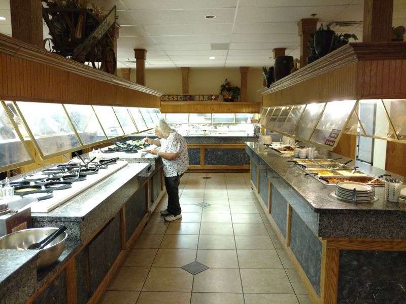 Missouri Buffets Serving Classic '80s-Style Comfort Food - Decor Hint Delmonico's