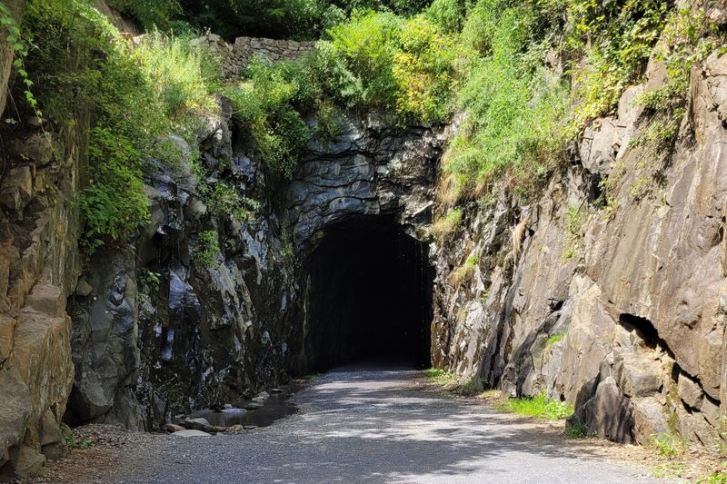 Virginia's Most Unique Tunnel Comes With A Fascinating History - Decor Hint A Wartime Replacement