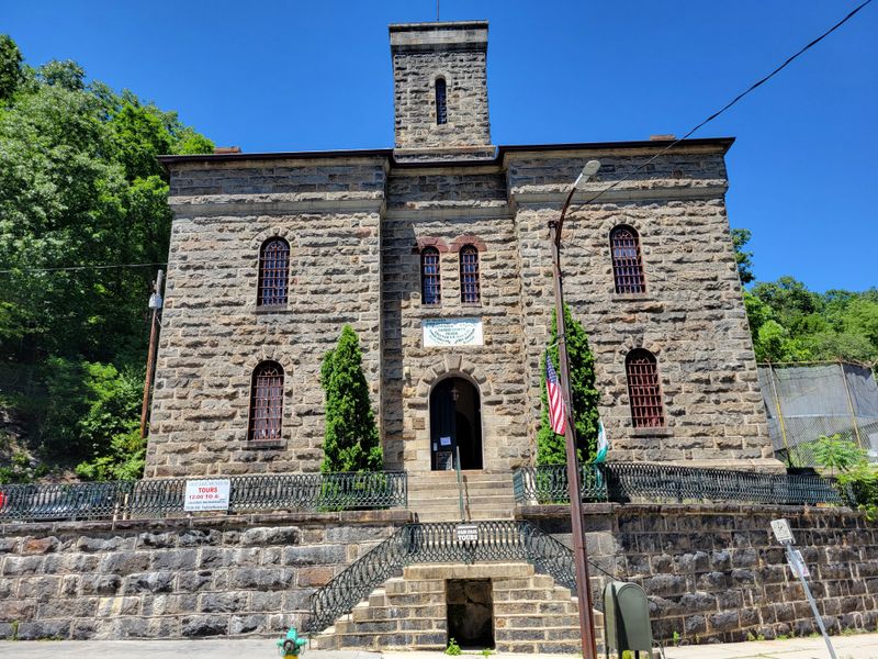 Experience Pennsylvania's Most Spine-Chilling Ghost Tour - Decor Hint The Notorious Old Jail Tales