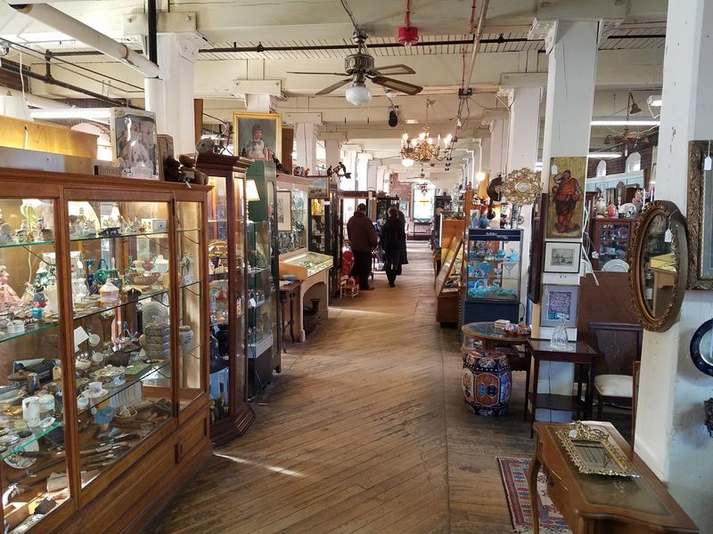 Collinsville Antiques / Antiques on the Farmington – Collinsville