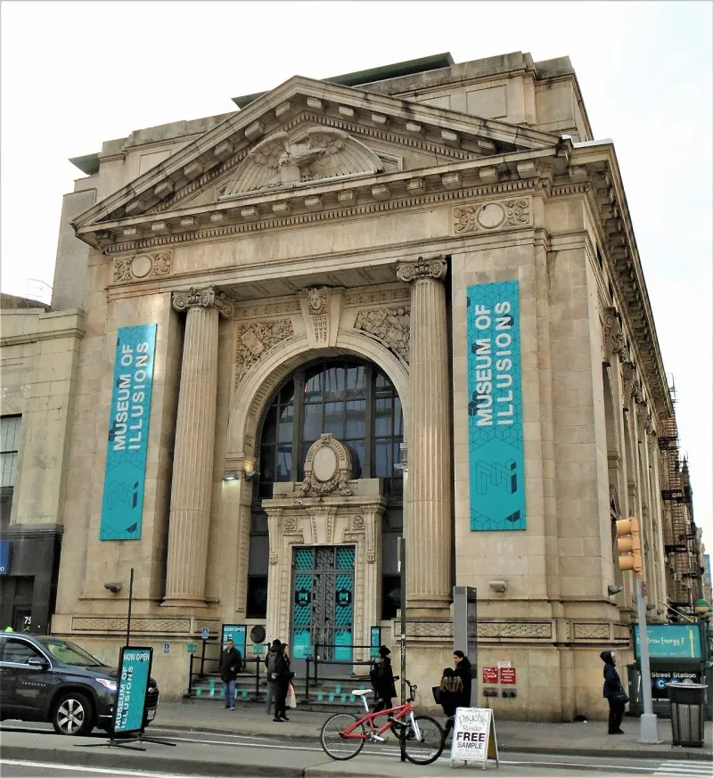 22 New York Tourist Traps Every Local Knows To Avoid (Here's What To Do Instead) - Decor Hint Museum Of Illusions