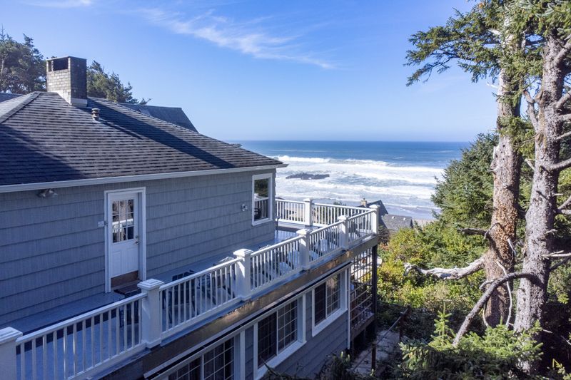 Coastal Vacation Houses in Lincoln City
